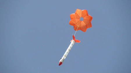 Tempest II sob paraquedas